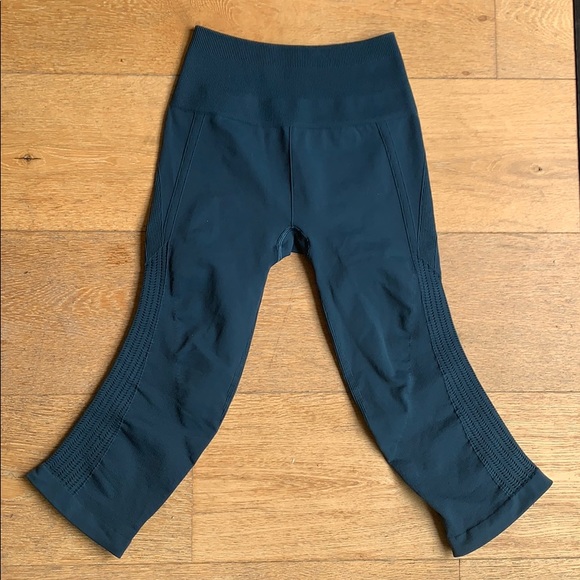 lululemon athletica Pants - Lululemon In the Flow Crop II Size 4 (I think?)